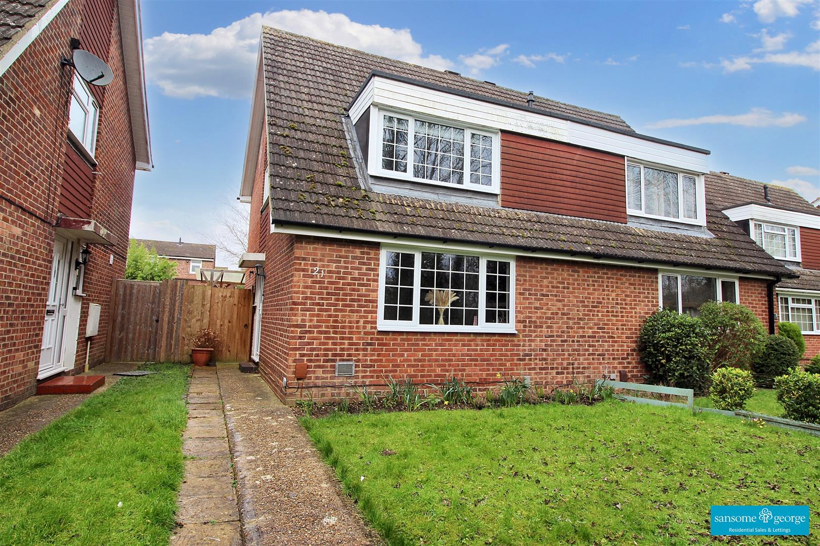 3 bed property in Tadcroft Walk, Reading